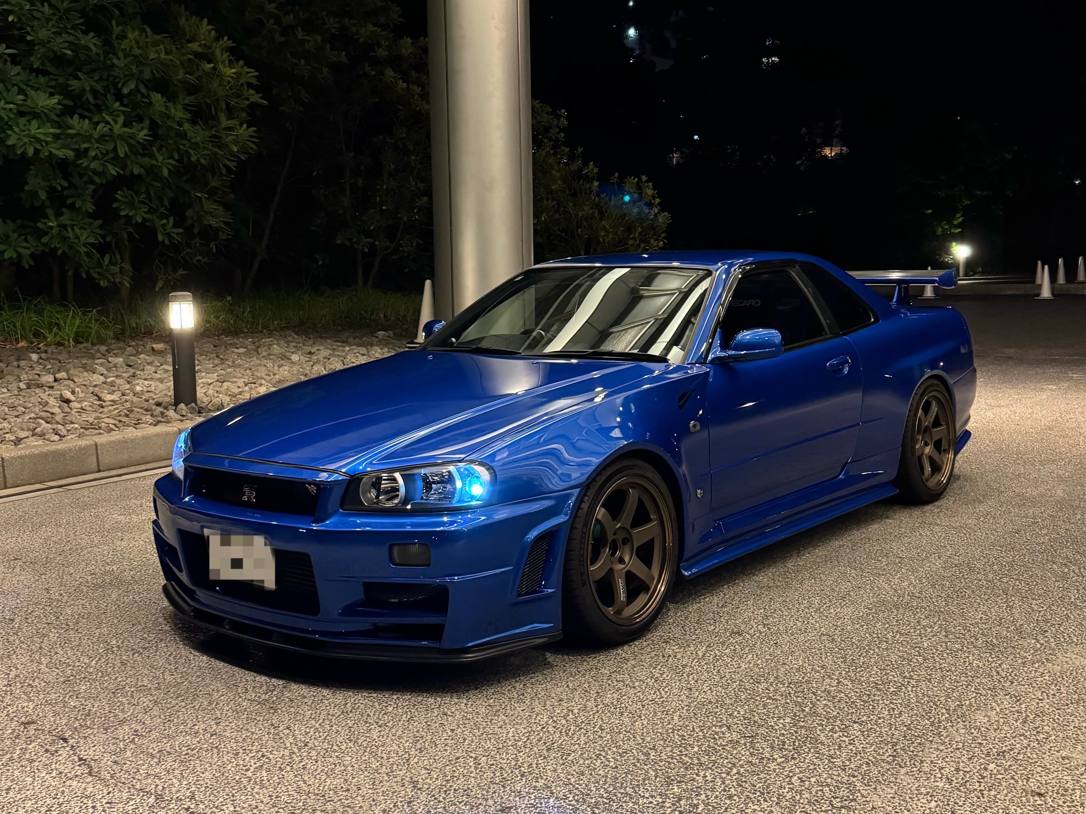 JDM tour vehicle, front angle