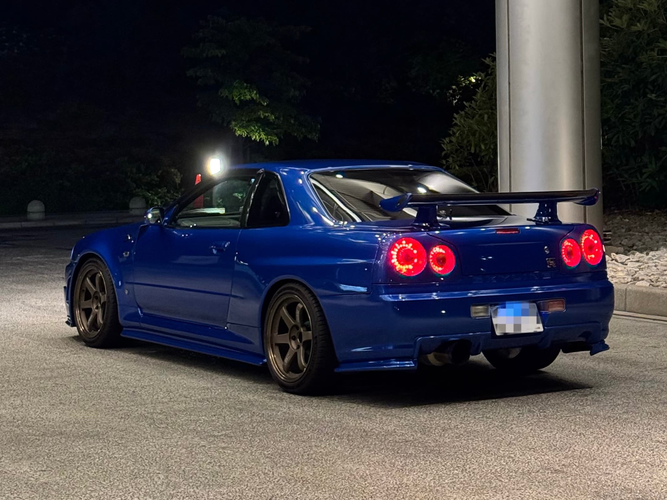 JDM tour vehicle, rear angle